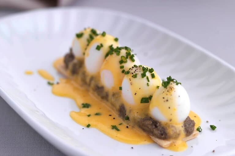 Quail eggs with Hollandaise Sauce